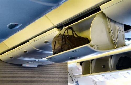 airlines overhead luggage size