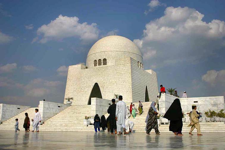 historical places in karachi essay in urdu