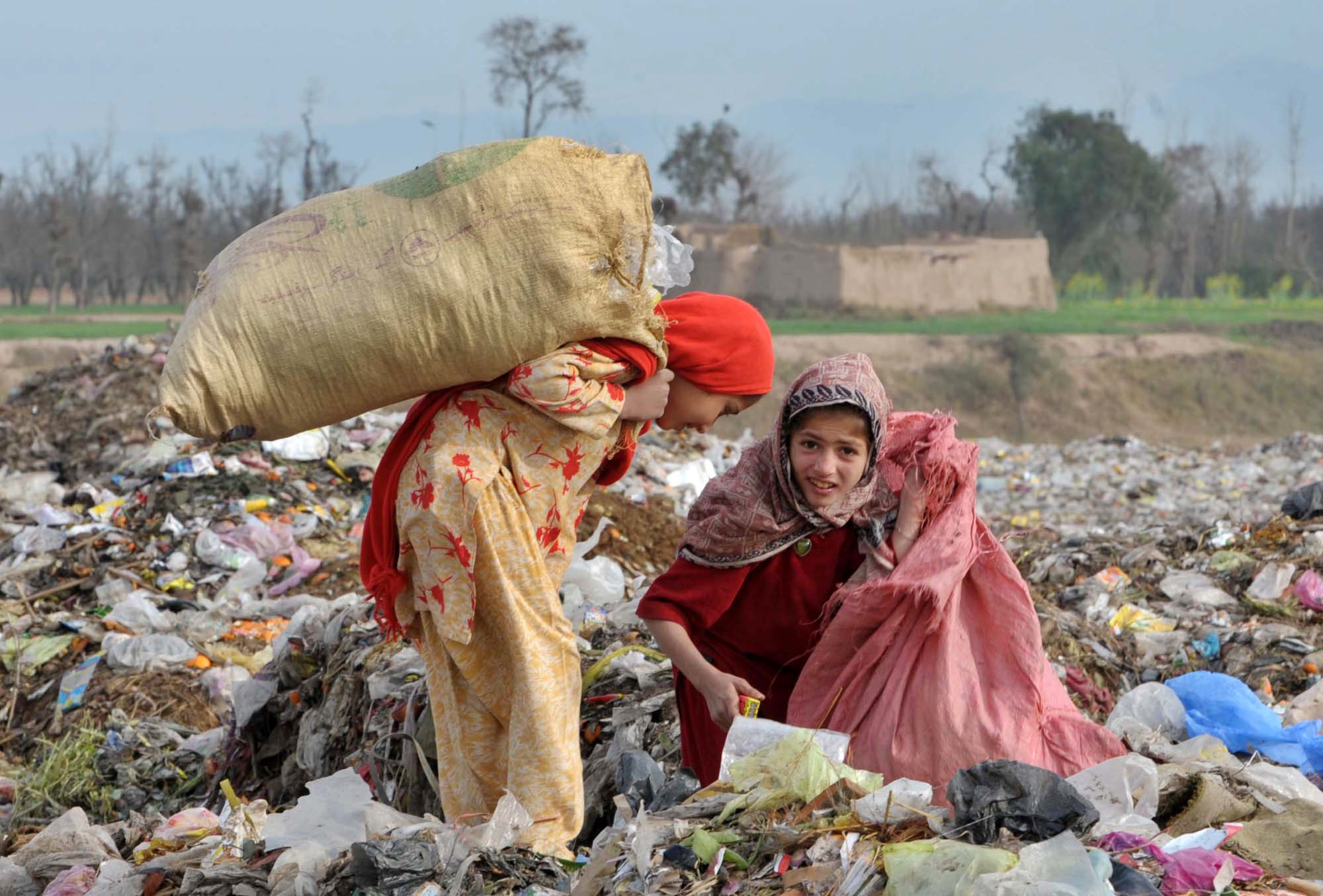 Stop It Now 13 Gut Wrenching Images Of Child Labor In Pakistan