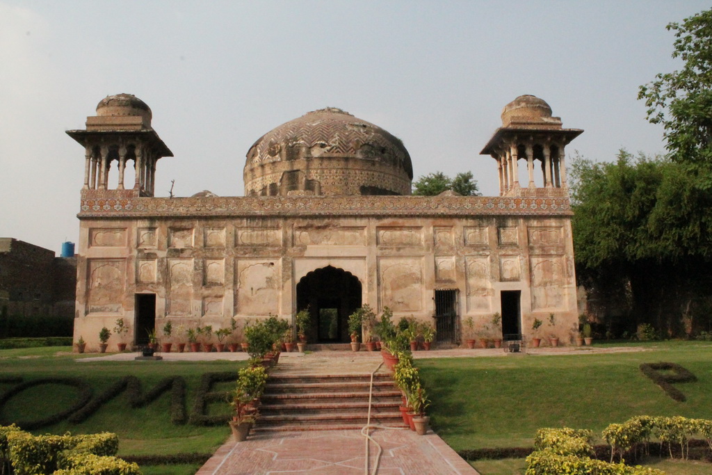 essay on historical places in lahore in english