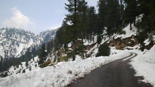 snowy_thandiani_road