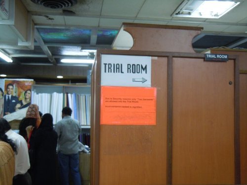 These Signs Confirm If You're Being Watched In The Trial Rooms