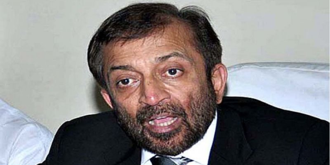 Here’s How People Reacted To Farooq Sattar Waving To “Khalaai Makhlooq”