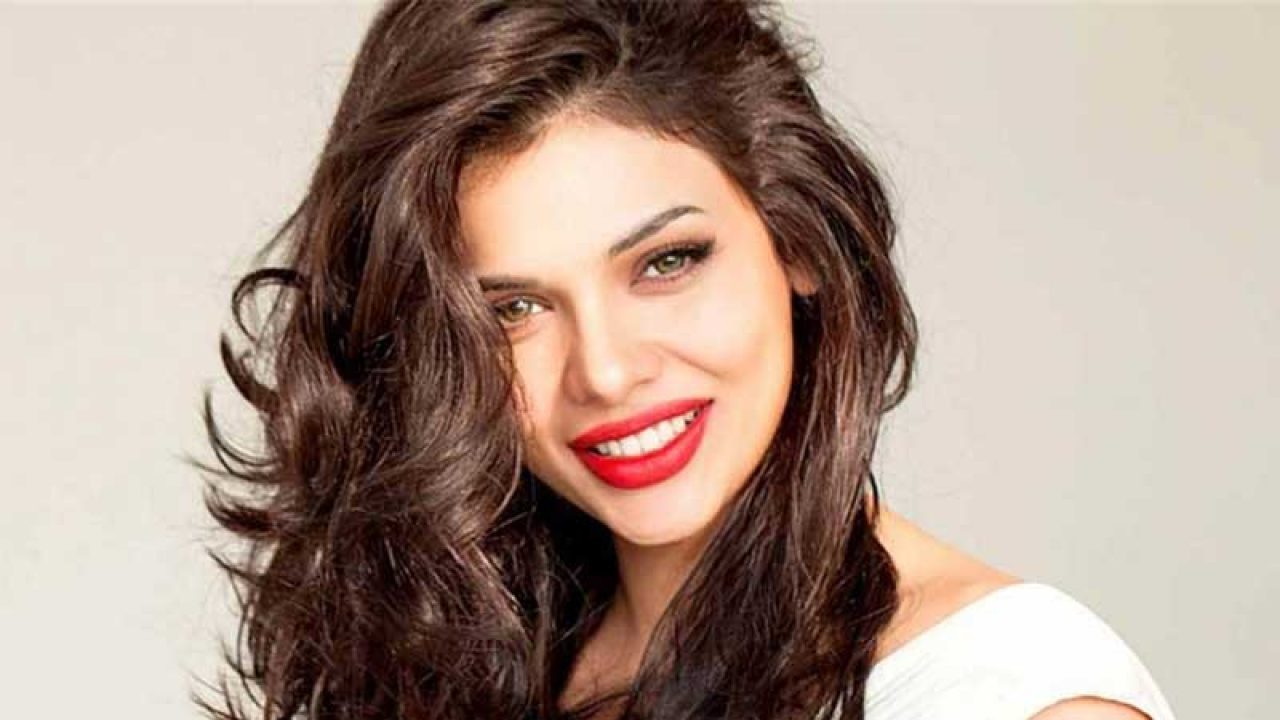 Sara Loren To Deliver Her 3rd Jaw-Dropping Performance Of The Year!