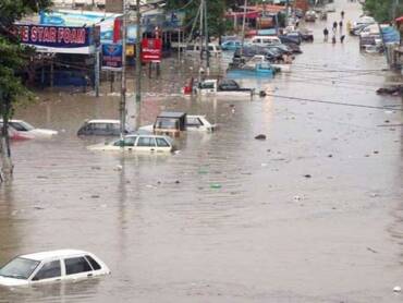 Salute To This Traffic Police Officer For Showing Pure Dedication ...