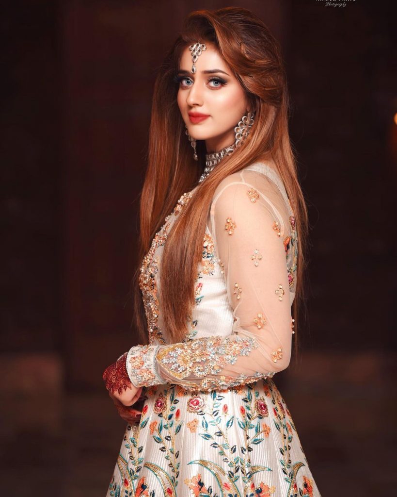 Jannat Mirza Looks Ravishing in a Scarlet Red Bridal Lehenga [Pictures] -  Lens