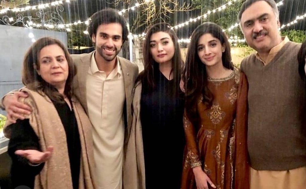 Mawra Hocane Spotted Mingling With Ameer Gilani & His Family - What's ...