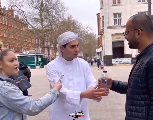 WATCH: This Muslim Man Was Asked To Break His Fast For iPhone 12 Pro ...