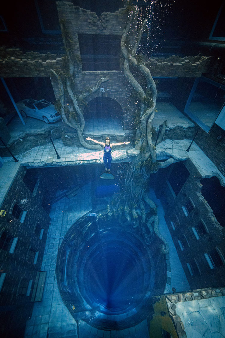 Dubai Opens World’s Deepest Swimming Pool - Do You Have The Heart To ...