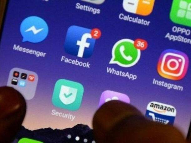 "Major Social Media Platforms Are Down" Facebook, Whatsapp & Instagram