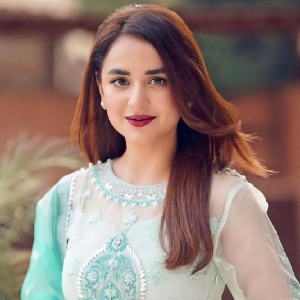 Yumna Zaidi Biography, Birthday, Age, Education, Family & Awards